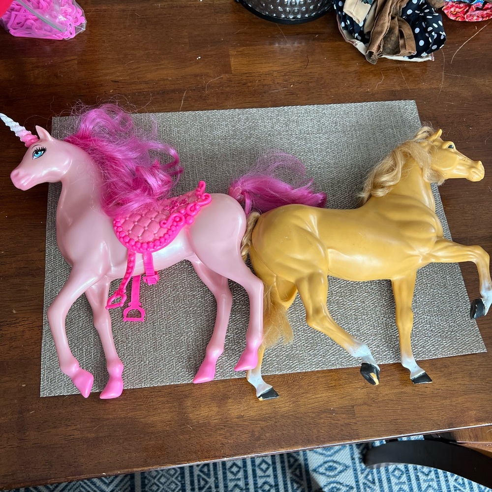 Pink and Tan‎ Toy Horses Barbie